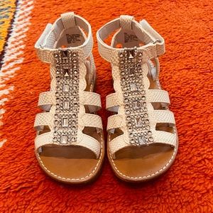 Cute embellished off white and silver girl’s sandals Size 9